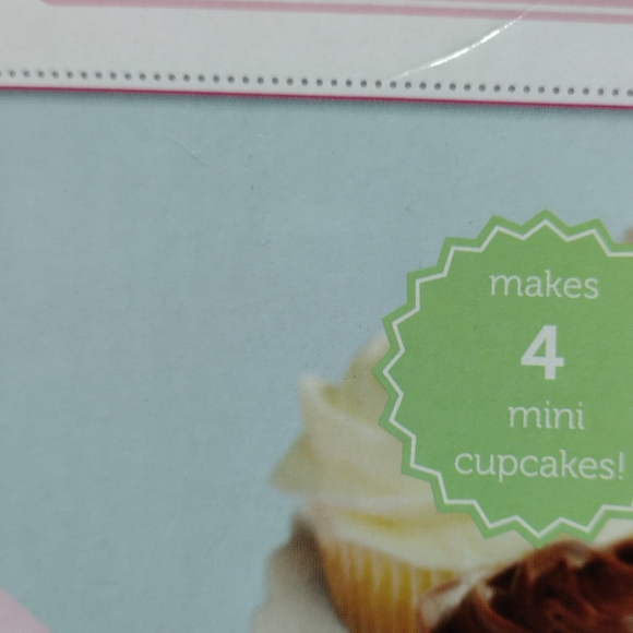 Babycakes Pink Mini Cupcake Maker - Picture 2 of 4